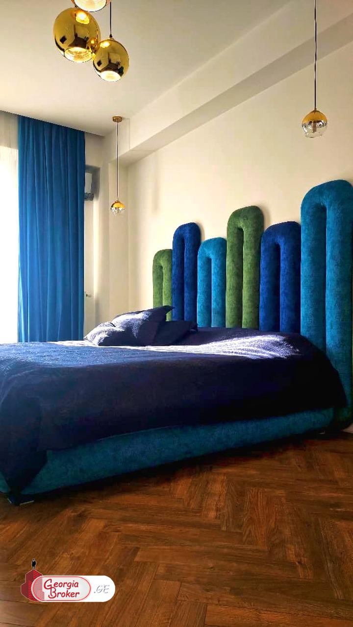 продается квартира с новым ремонтом 4-комнаты